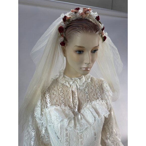 Vintage 1960s Floral Headpiece &  Three Tier Veil main image 4